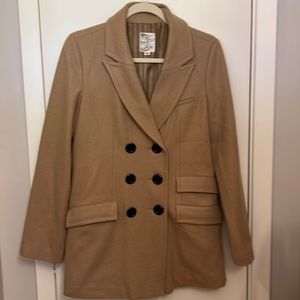 Classic camel lined coat!